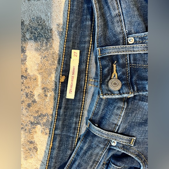 LEVI’s 721 high rise skinny jean medium wash - Picture 3 of 3